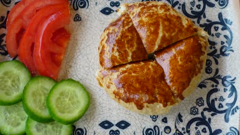 turkish pide with cucumber and tomato