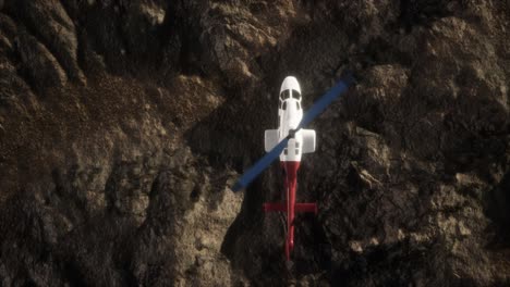 helicóptero en cámara lenta sobre el desierto rocoso