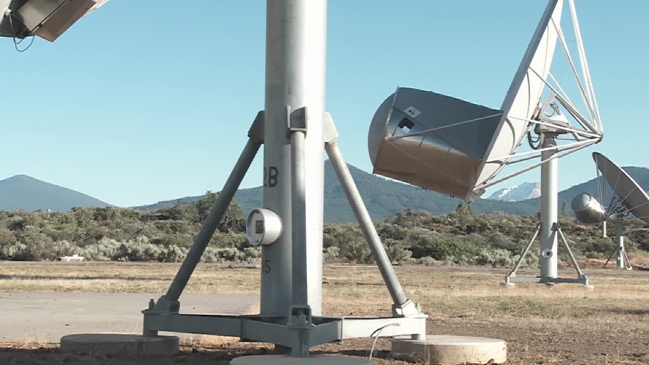 위성이 외계 생명체를 찾는 동안 달까지 기울어짐