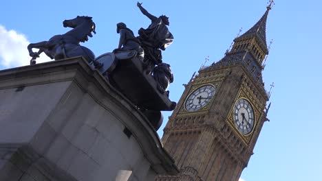 Establishing-shot-of-Big-Ben-with-statue-foreground