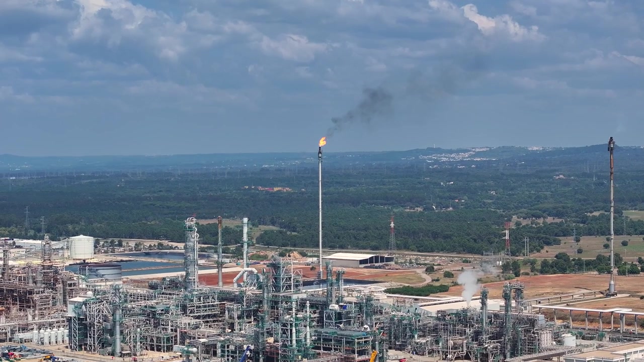 Observing the dynamic operations at a petroleum refinery reveals the complexities of crude oil processing and the ongoing challenges in the energy sector.