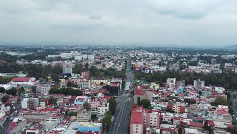 Toma-Aérea-Del-Amplio-Paisaje-De-La-Avenida-Montevideo,-Ciudad-De-México