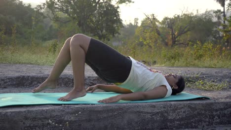 yoga pose brudeg pose setu bandha sarvangasan