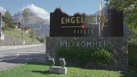 Town-sign-of-Engelberg,-Switzerland-with-stunning-mountains-in-the-background