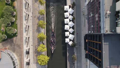 Aerial-static-top-down-view-above-narrow-water-canal-in-Aveiro,-center-of-Portugal