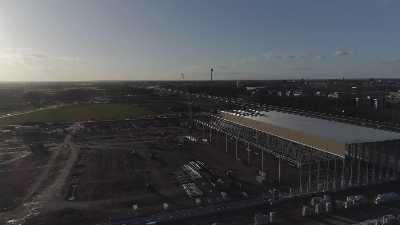 toma de drone de marco en un sitio de construcción