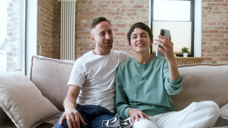 Couple-doing-videocall-on-the-sofa