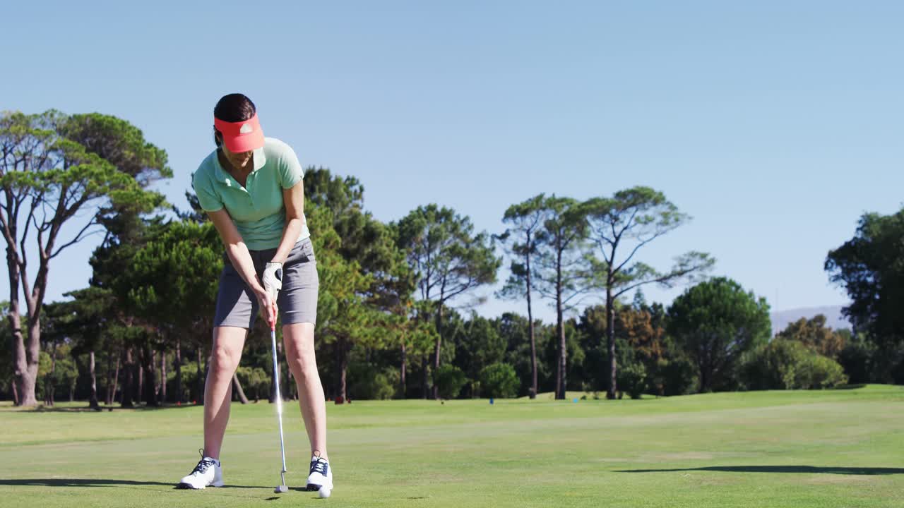 골프를 하는 여자 골퍼