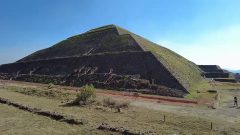 Die-Komplizierten-Details-Und-Die-Enorme-Größe-Einer-Der-Pyramiden-Mexikos,-Dem-Herzen-Des-Alten-Aztekenreiches