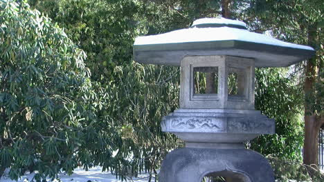 Japanese-stone-lantern-in-winter