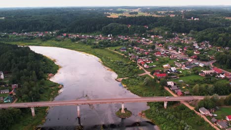 río daugava cerca de la ciudad de kraslava
