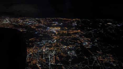 Flug-über-Alicante-In-Der-Nacht-Vom-Flugzeug-Aus