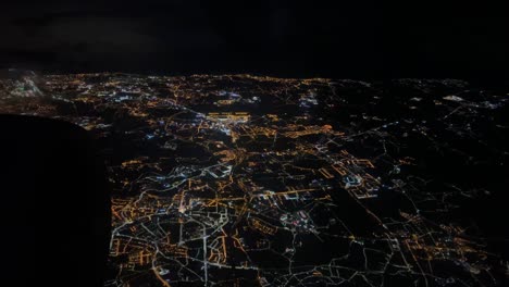 vuelo nocturno sobre alicante desde un avión