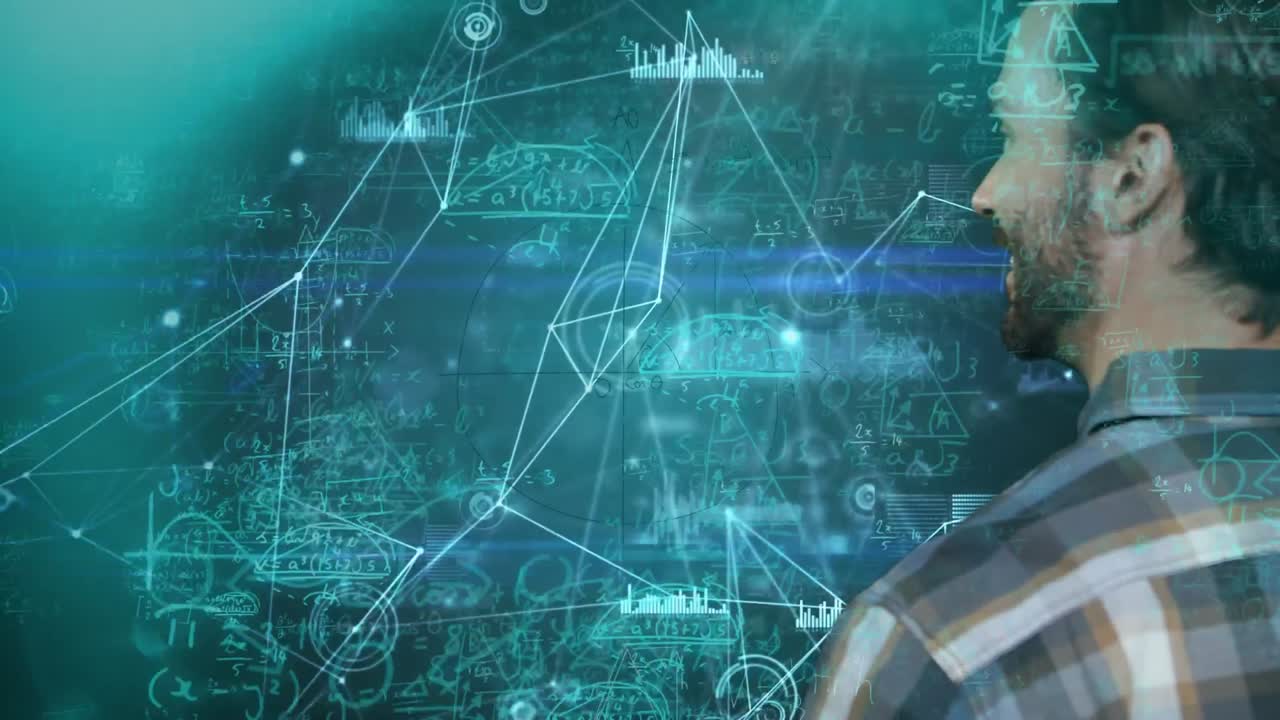 hombre feliz sobre ecuaciones matemáticas.