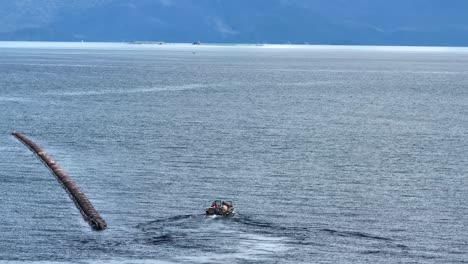 Vista-Aérea-De-La-Acuicultura-Costera-En-La-Bahía-De-Puerto-Montt