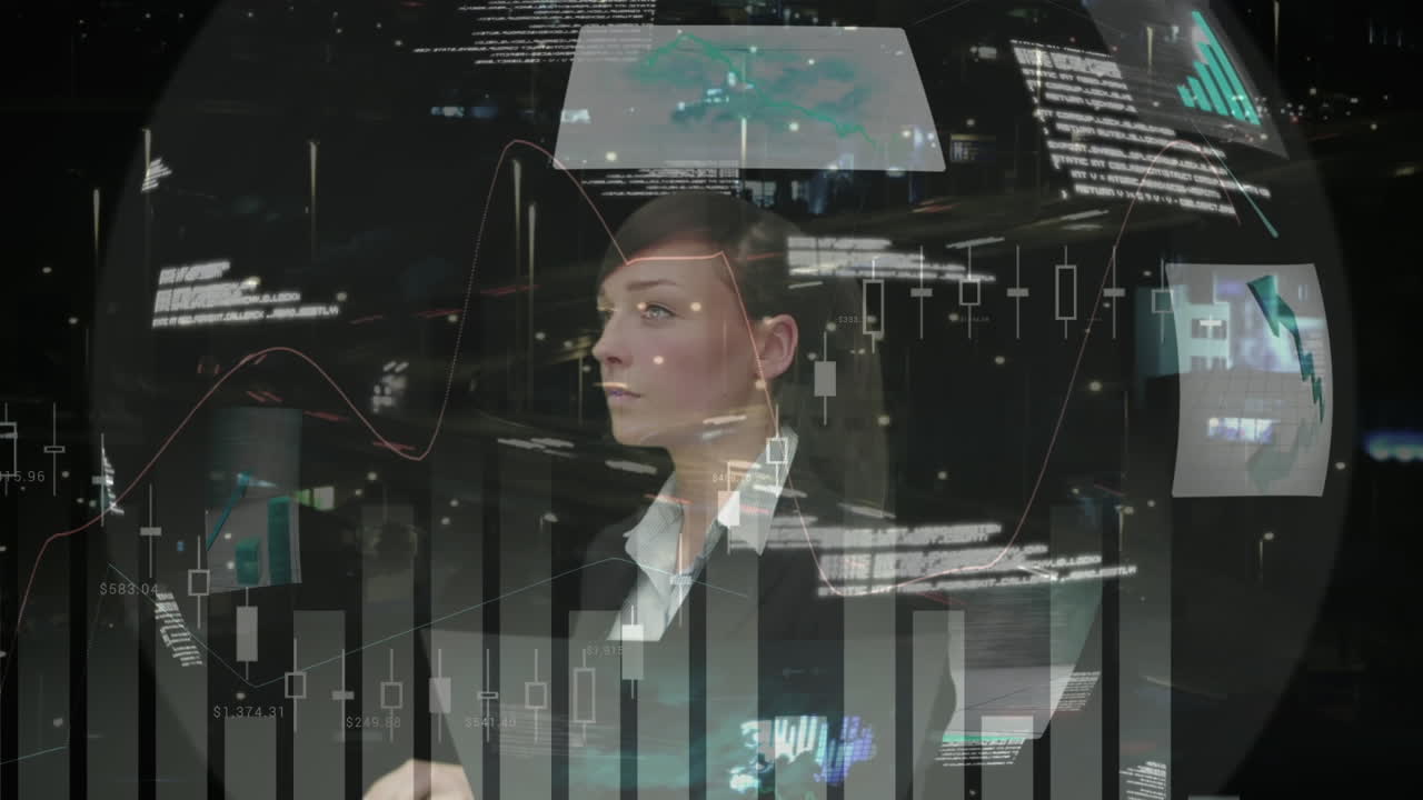 터치 스크린 인터페이스와 스크린 처리 데이터를 사용하는 미소 짓는 사업가의 애니메이션