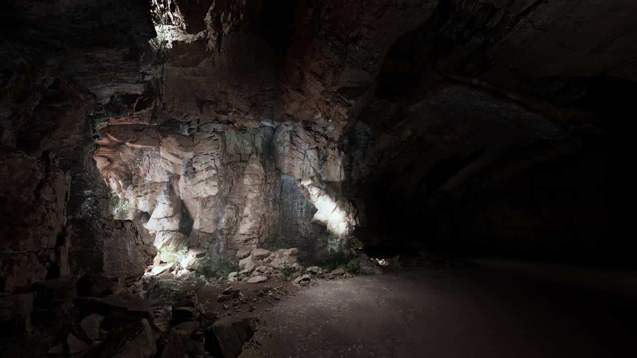 el interior de una cueva: una vista impresionante