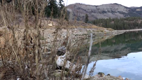 Lake-4K-Dolly-Left-o-right-Mountains