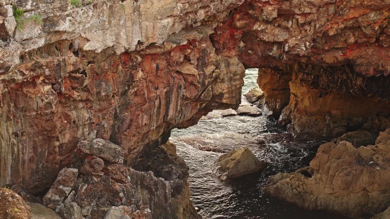 Waves flowing through Boca do Inferno rock cave