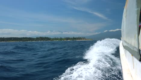tiro estable en movimiento fuera de la jactancia rápida que viaja entre las islas gili, trawangan, aire, meno, lombok, bali, indonesia