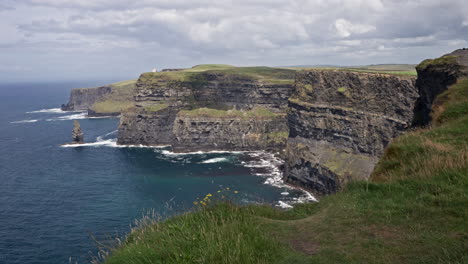 Klippen-Von-Moher-Mit-Blick-Auf-Branaunmore-Sea-Stack-In-Irland