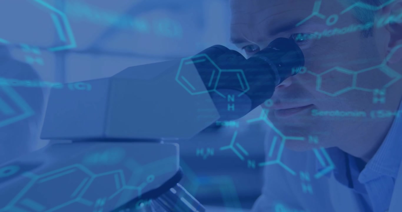 Animazione di elaborazione di dati scientifici su scienziato caucasico in laboratorio