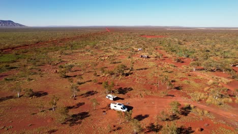 4k drone video of camper vans parked up at a free campsite near hamersley gorge in karijini national park, western australia