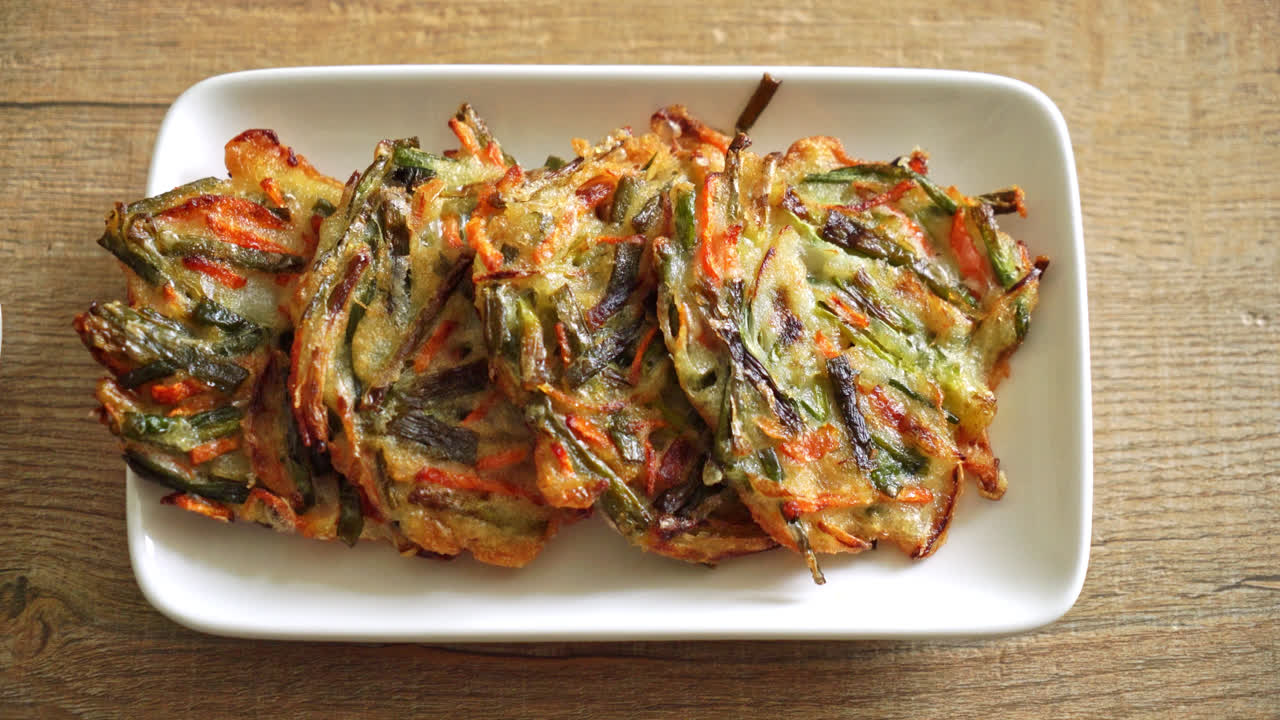 파전 또는 한국 팬케이크 또는 한국 피자 - 한국 전통 음식 스타일