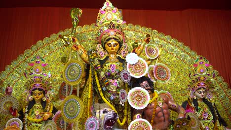 Das-Größte-Fest-Von-Westbengalen-Ist-Durga-Puja-Mit-Dem-Idol-Von-Durga-Thakur