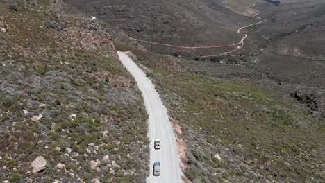 4x4-pickup-truck-driving-on-dirt-roads-on-mountain-passes-in-the-Cederberg-with-some-scenic-views-and-landscape