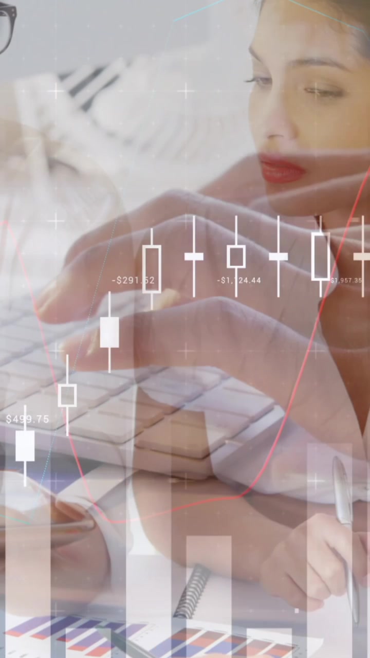 Animação de processamento de dados financeiros sobre profissionais de negócios.