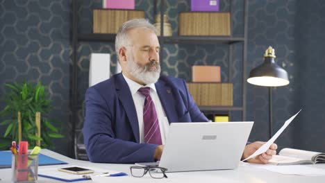 Portrait-of-thoughtful-businessman.