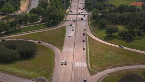 Vista-Panorámica-De-Allen-Parkway-En-El-área-Del-Parque-Houston-Bayou