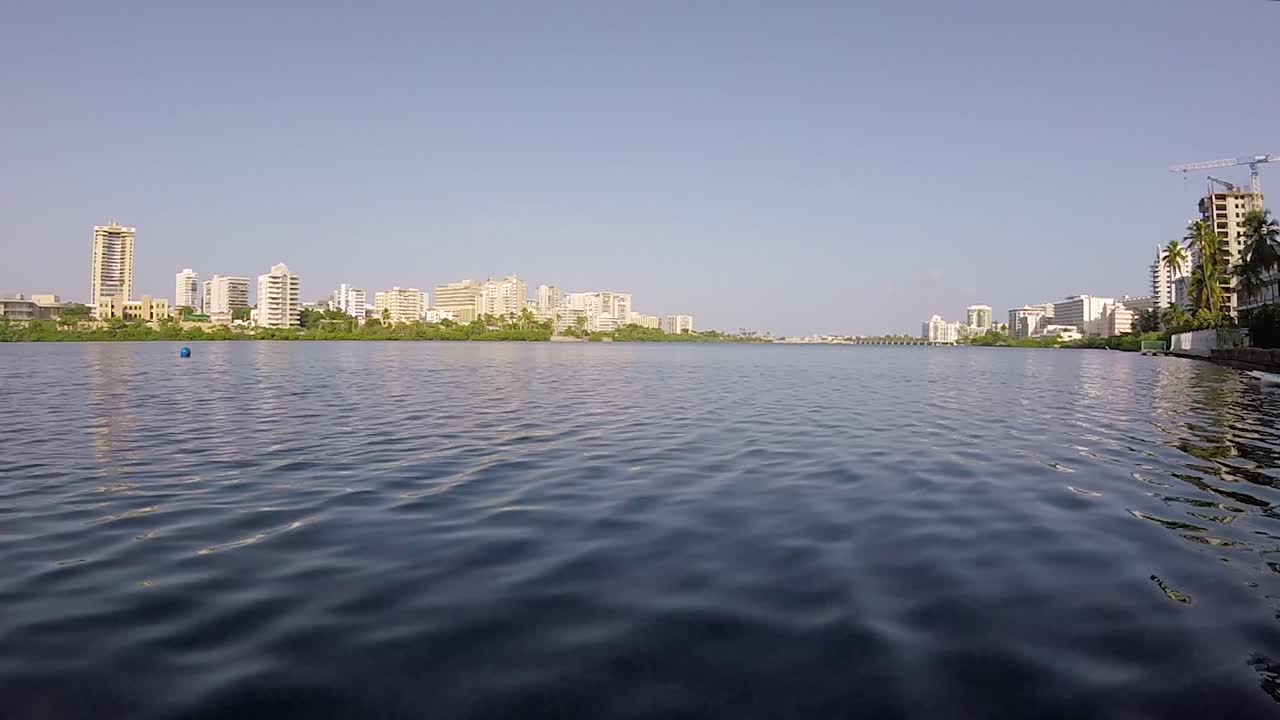 화창한 날의 파도 시간 경과