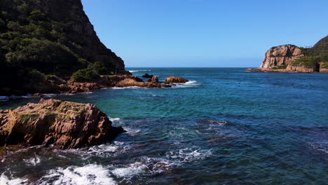 Natürliche-Schönheit-Des-Ikonischen-Touristenziels-In-Der-Garden-Route---Knysna-Köpfe