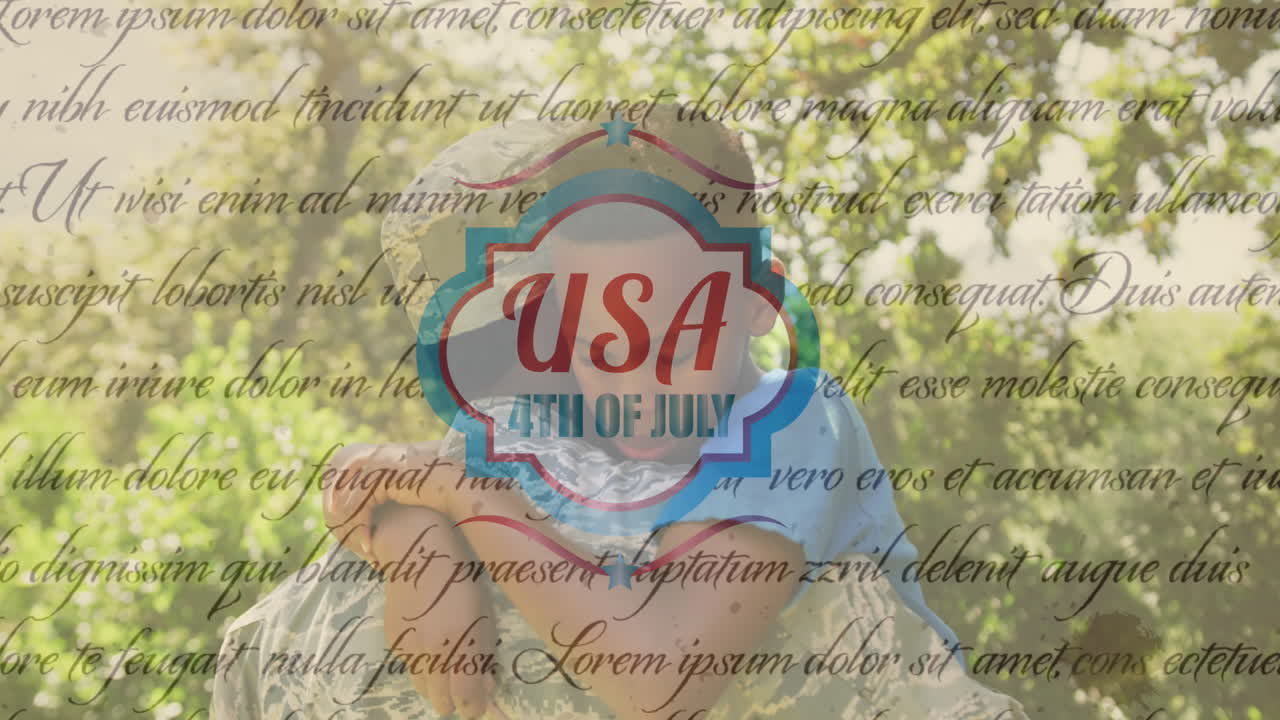 텍스트의 애니메이션과 미국 7월 4일 텍스트 아프리카계 미국인 남성 군인과 아들