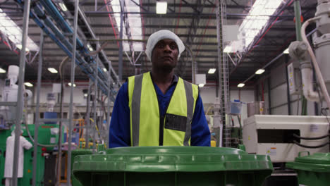 Man-working-in-warehouse-