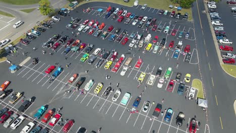 Exhibición-De-Autos---Toma-De-órbita-Baja