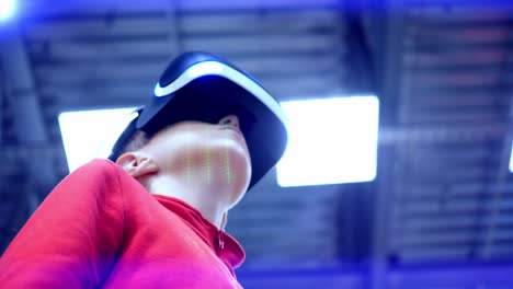 niño experimentando la realidad virtual