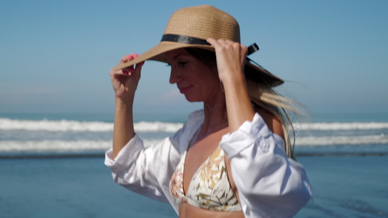 해변에 있는 여자