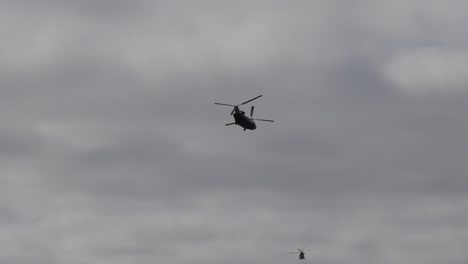Helicóptero-Militar-Volando-Por-Encima-Hd