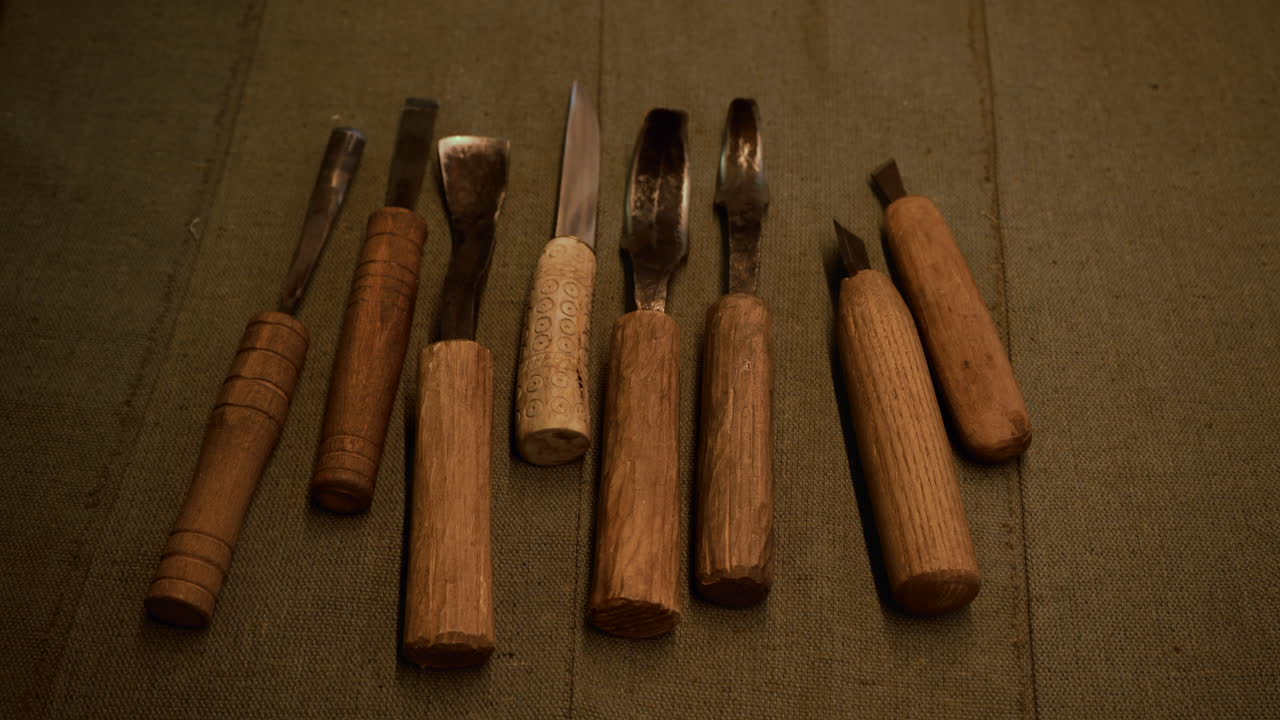 коллекция инструментов для резьбы по дереву