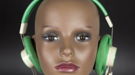 mannequin in headphones 01