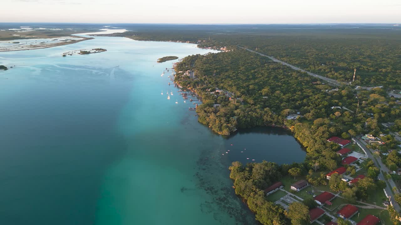 el lago de las siete colores en méxico bacalar imágenes aéreas