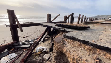 estacionamiento y terreno para acampar en la playa estatal de seacliff destruidos por una tormenta masiva que azotó a california en enero de 2023