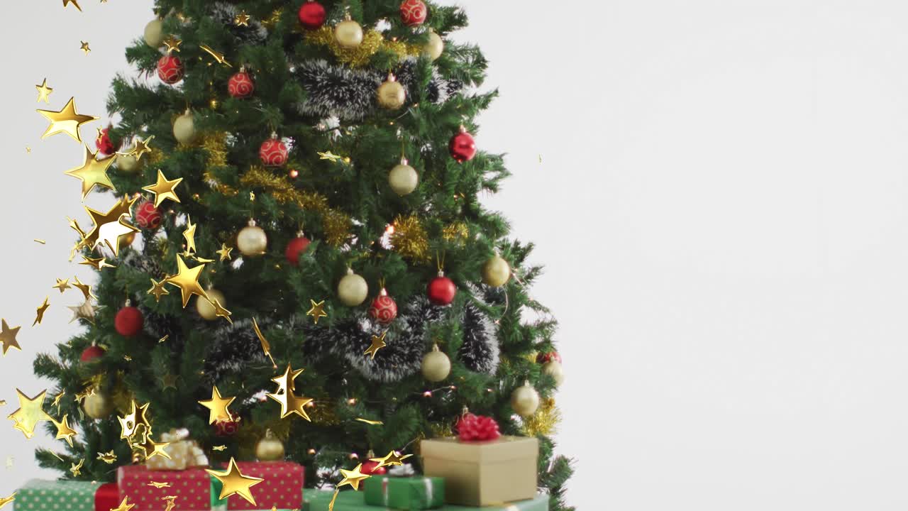 Animación de estrellas navideñas cayendo sobre árbol de navidad