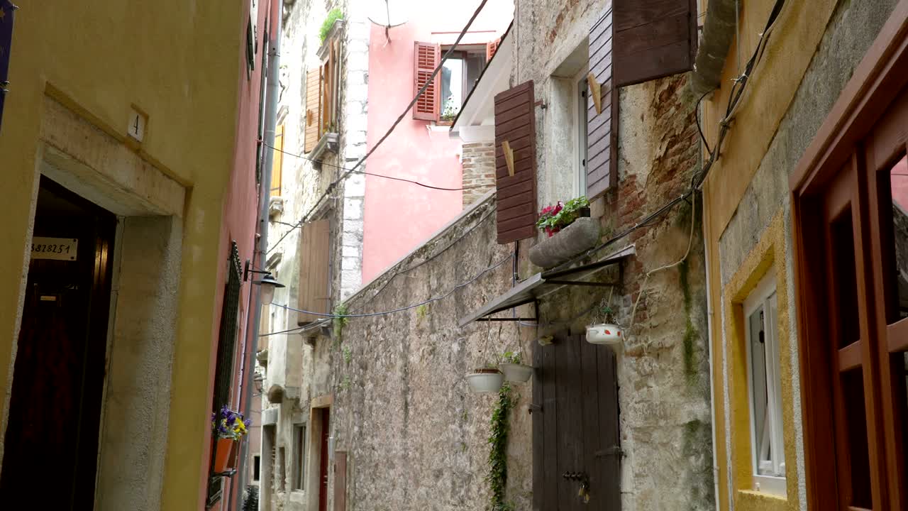 Vista estiva e soleggiata della città vecchia croata - regione dell'Istria - Mar Mediterraneo-Europa