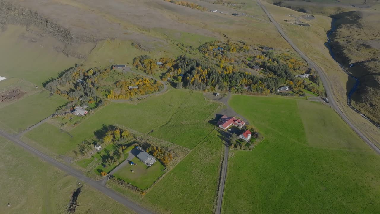 Spectacular valley in Hvalfjordur, sunny day over small Icelandic hut - 4k aerial
