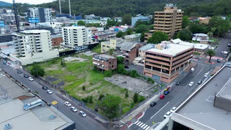 메인 스트리트 (main street, cbd) 고스포드 시 (gosford city) 는 버려진 도시 건물, 토지 부지, 빈 블록, 관광, 오스트레일리아 중부 해안.