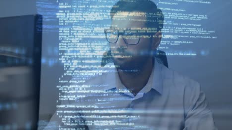 animación de procesamiento de datos contra un hombre caucásico que usa una computadora portátil en la oficina